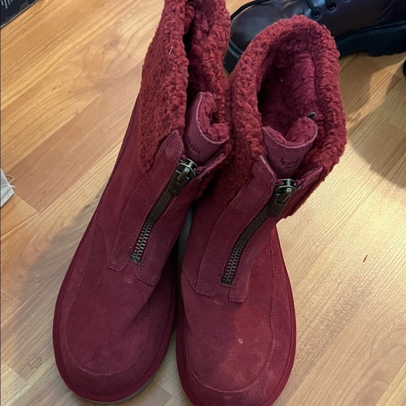 Koolaburra by Ugg Lytta Short Faux Fur Cuffed Boot Red Rhubarb Size 11 - Picture 1 of 5